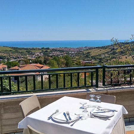 Hotel Ristorante Il Grillo Acquaviva Picena Exteriör bild
